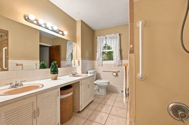 6 Lincoln Dr, Fairhaven, MA 02719