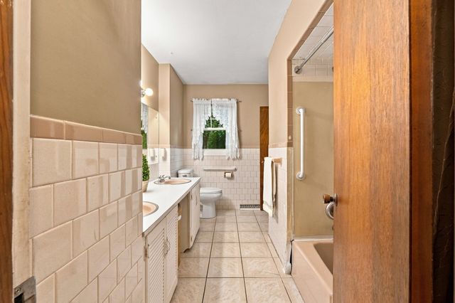 6 Lincoln Dr, Fairhaven, MA 02719