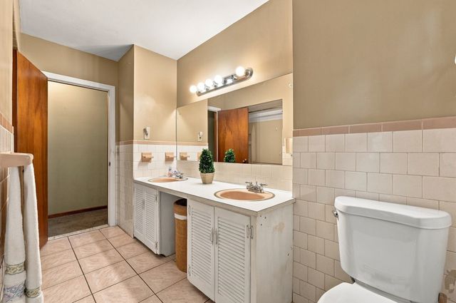 6 Lincoln Dr, Fairhaven, MA 02719