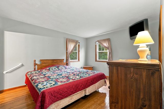 6 Lincoln Dr, Fairhaven, MA 02719