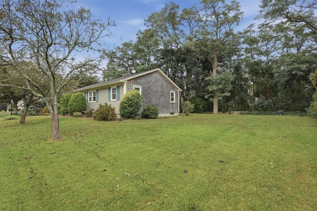 6 Lincoln Dr, Fairhaven, MA 02719