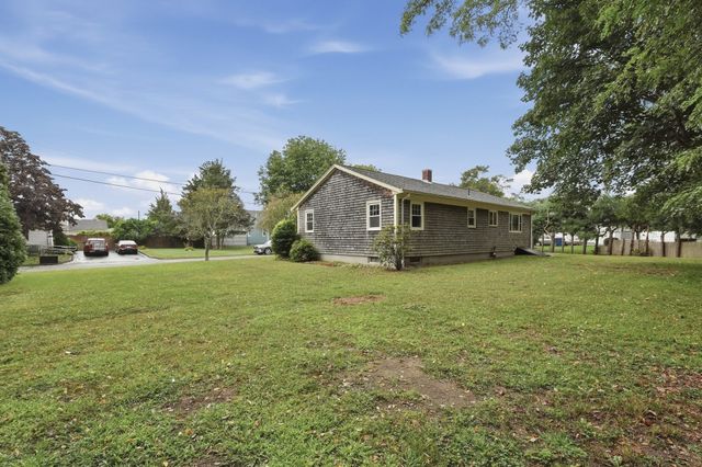 6 Lincoln Dr, Fairhaven, MA 02719