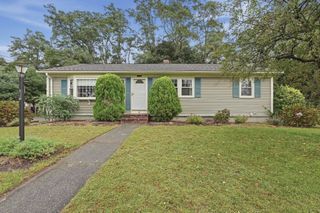 6 Lincoln Dr, Fairhaven, MA 02719