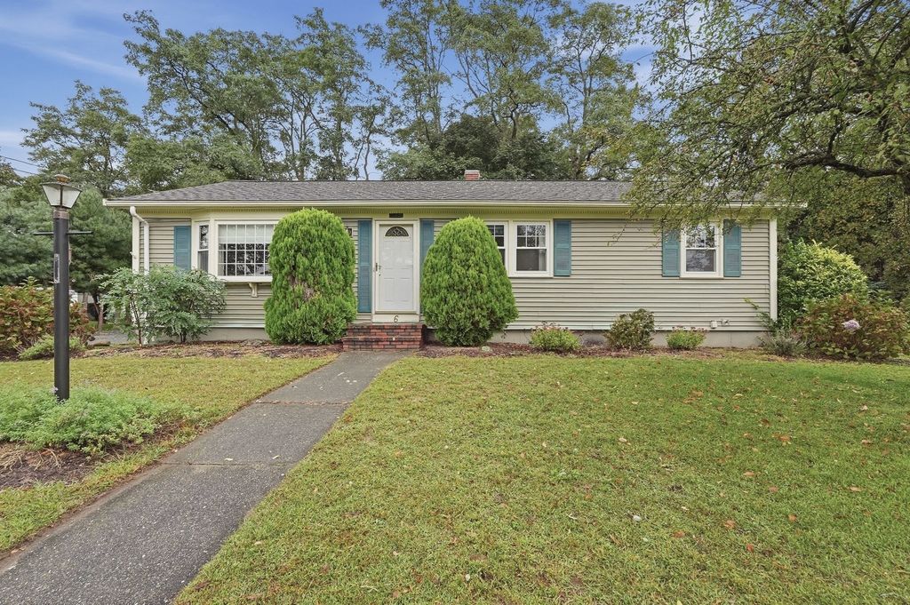 6 Lincoln Dr, Fairhaven, MA 02719