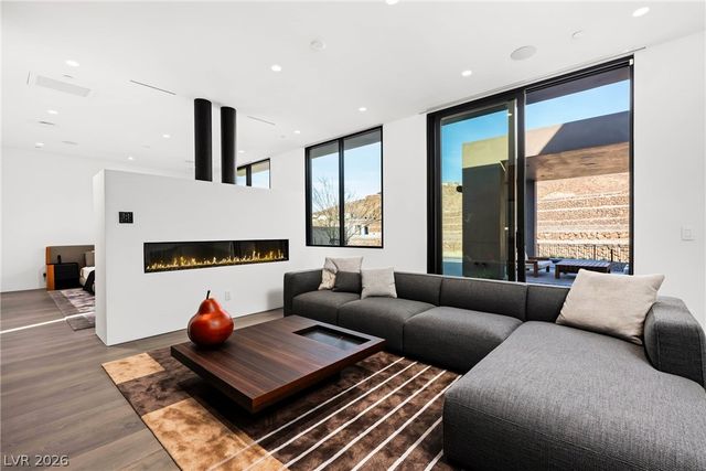 10 Sanctuary Peak Court, Henderson, NV 89012