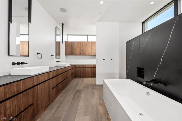 10 Sanctuary Peak Court, Henderson, NV 89012