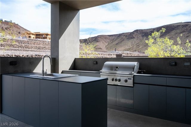 10 Sanctuary Peak Court, Henderson, NV 89012