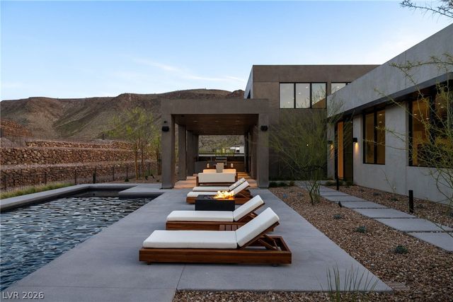 10 Sanctuary Peak Court, Henderson, NV 89012