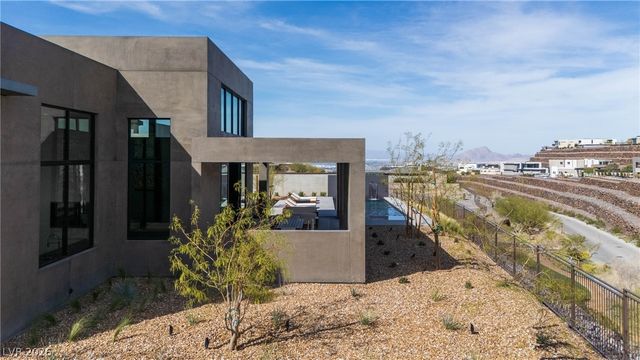 10 Sanctuary Peak Court, Henderson, NV 89012