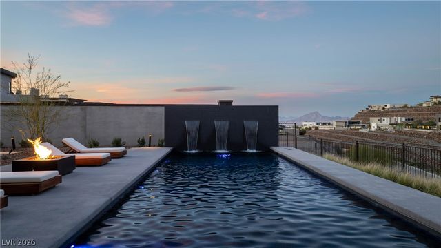 10 Sanctuary Peak Court, Henderson, NV 89012