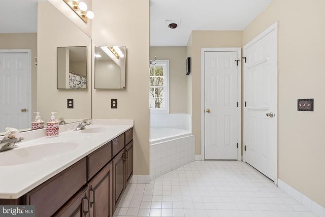 157 HAMILTON DR, Landenberg, PA 19350