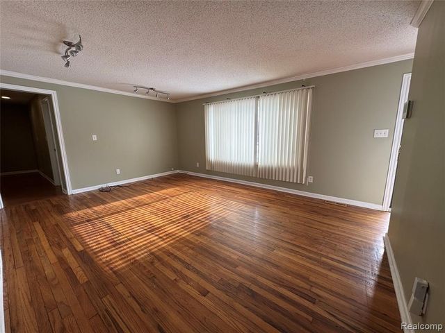 36214 Vinewood Street, Romulus, MI 48174