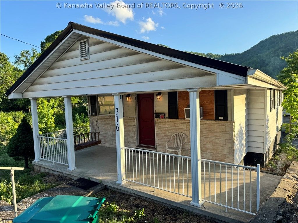 316 Nancy Avenue, Belle, WV 25015