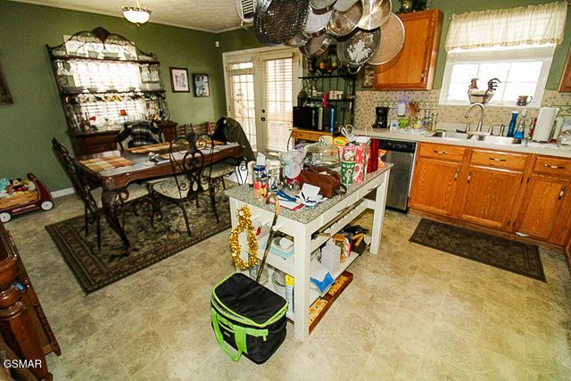 1645 Jasmine Trail, Sevierville, TN 37862