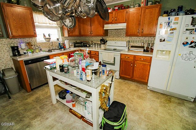 1645 Jasmine Trail, Sevierville, TN 37862