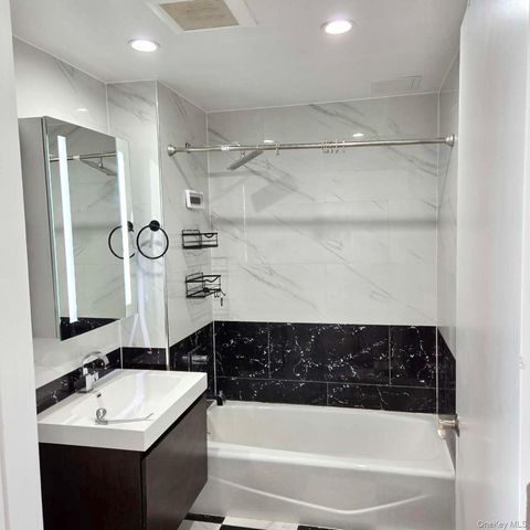 14238 37th Avenue 11A, Flushing, NY 11354