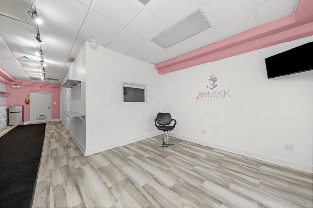 9732 SOUTHWEST Highway, Oak Lawn, IL 60453