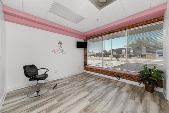 9732 SOUTHWEST Highway, Oak Lawn, IL 60453