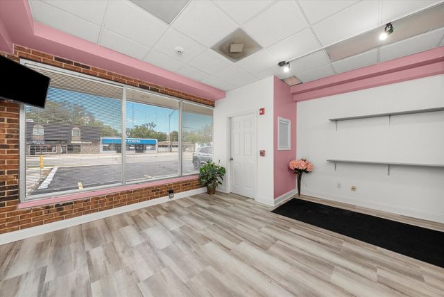 9732 SOUTHWEST Highway, Oak Lawn, IL 60453