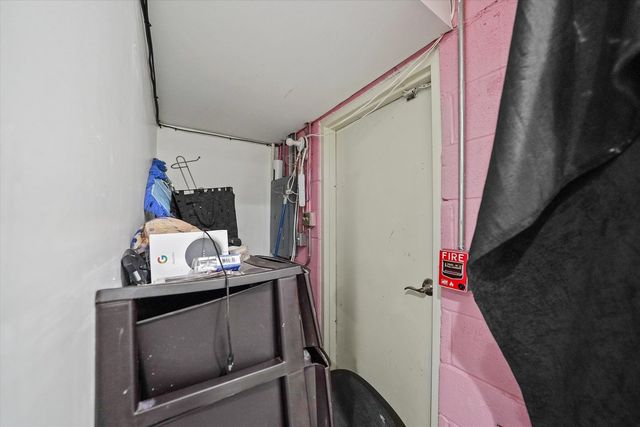 9732 SOUTHWEST Highway, Oak Lawn, IL 60453