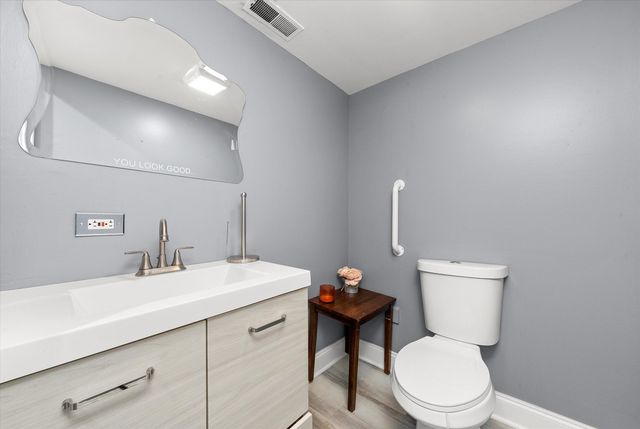 9732 SOUTHWEST Highway, Oak Lawn, IL 60453