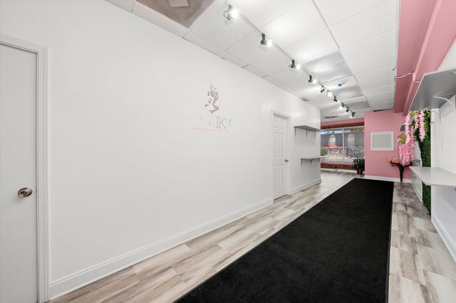 9732 SOUTHWEST Highway, Oak Lawn, IL 60453