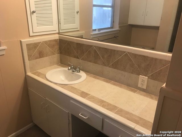 4839 Gus Eckert, San Antonio, TX 78240