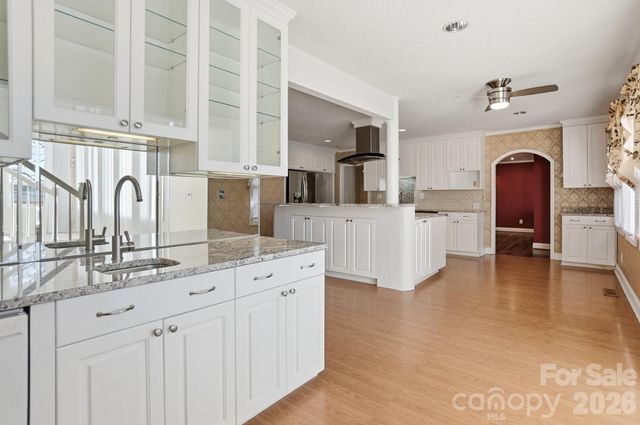 18409 Saint Charles Lane, Charlotte, NC 28278