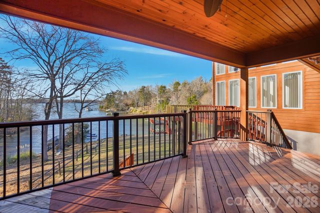 18409 Saint Charles Lane, Charlotte, NC 28278