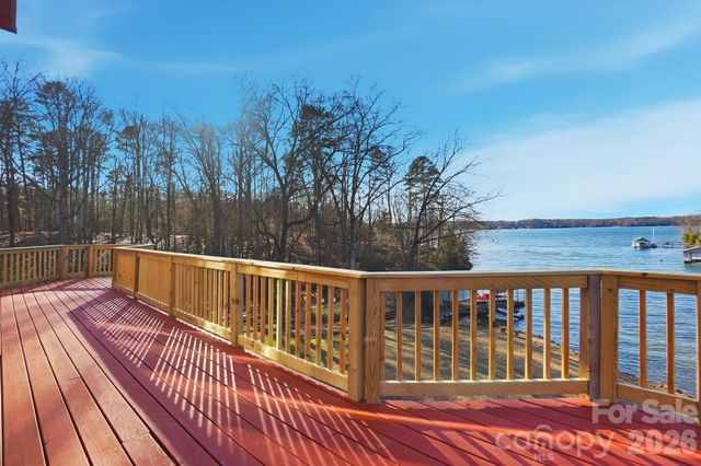 18409 Saint Charles Lane, Charlotte, NC 28278