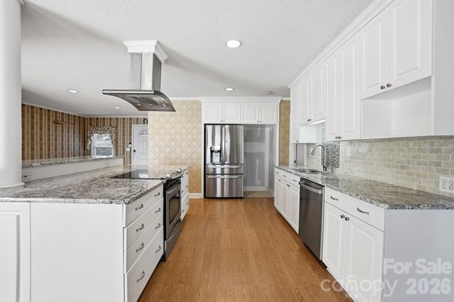 18409 Saint Charles Lane, Charlotte, NC 28278