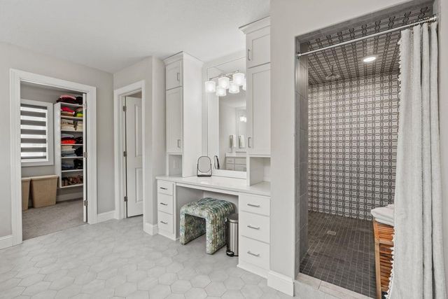 4386 Arbor Drive, Woodbury, MN 55129