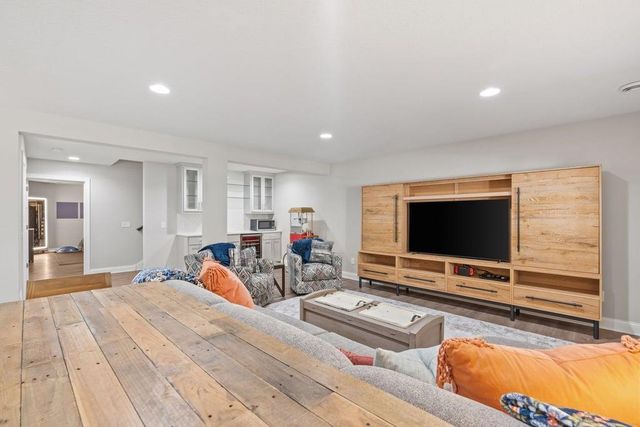 4386 Arbor Drive, Woodbury, MN 55129