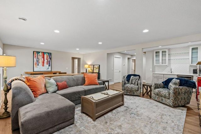 4386 Arbor Drive, Woodbury, MN 55129