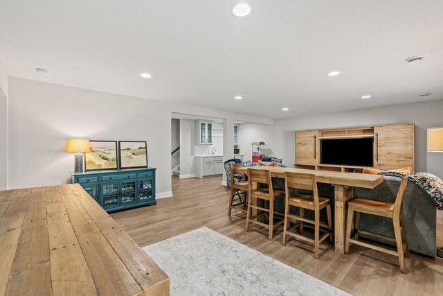 4386 Arbor Drive, Woodbury, MN 55129