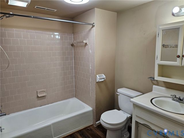 1211 Clifton Dr, Colonial Heights, VA 23834