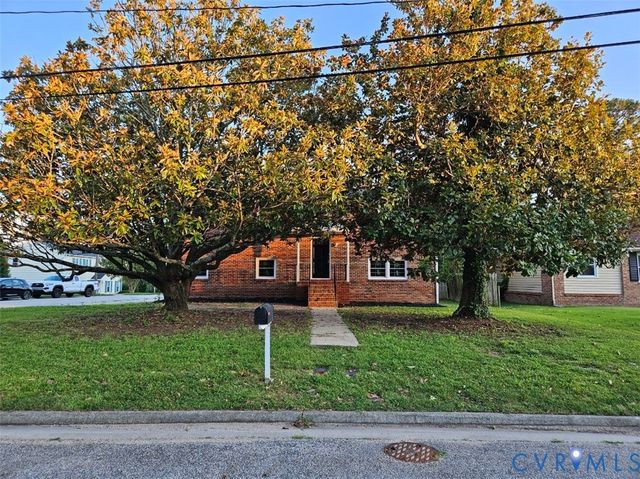 1211 Clifton Dr, Colonial Heights, VA 23834
