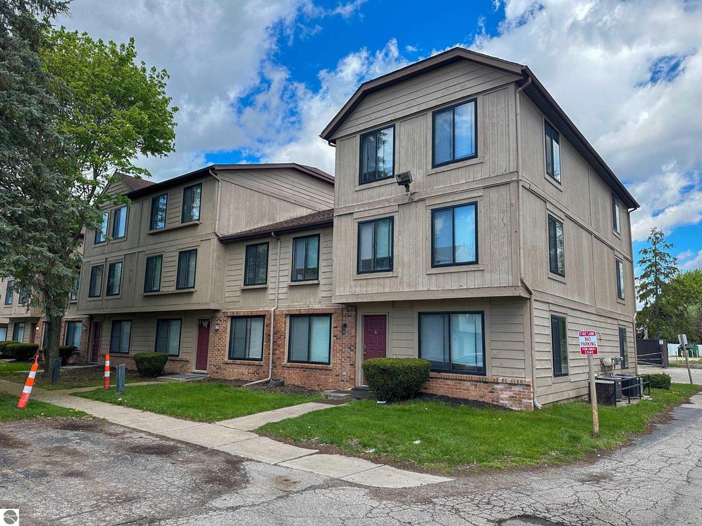 Image 2 of property listing at 1825 A8 S Crawford Road # A8, Mt Pleasant, MI 48858