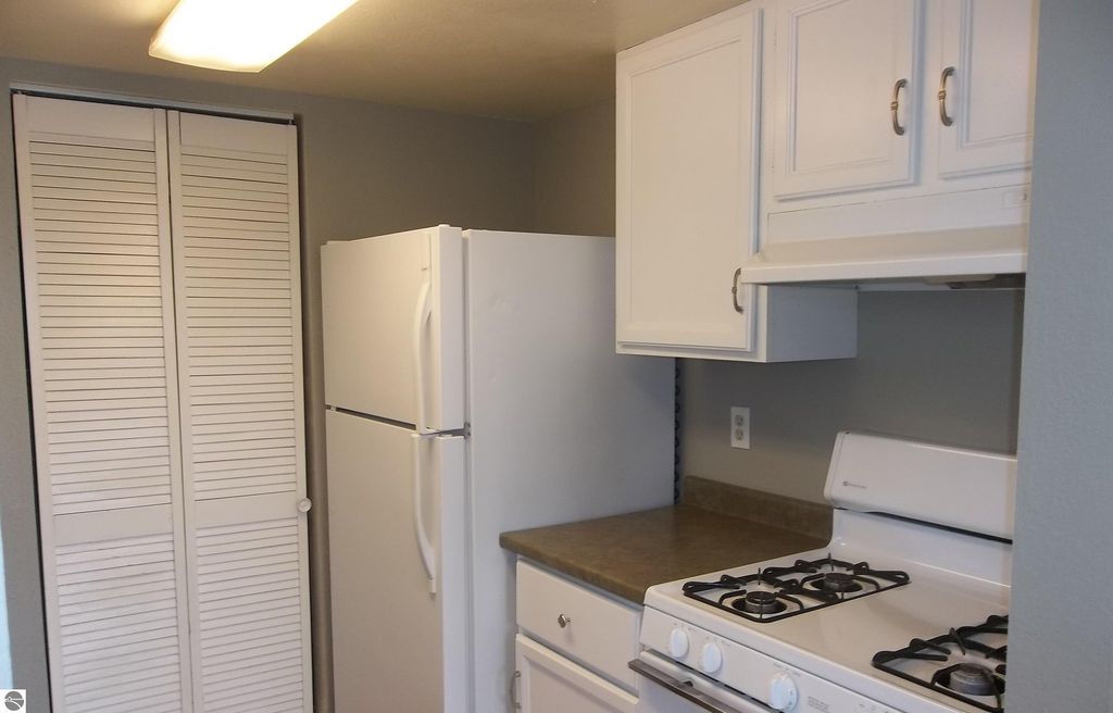 Image 7 of property listing at 1825 A8 S Crawford Road # A8, Mt Pleasant, MI 48858