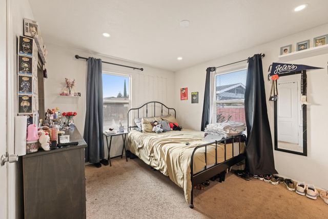 1073 Hacienda Dr, Manteca, CA 95336