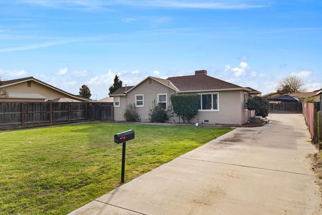 1073 Hacienda Dr, Manteca, CA 95336