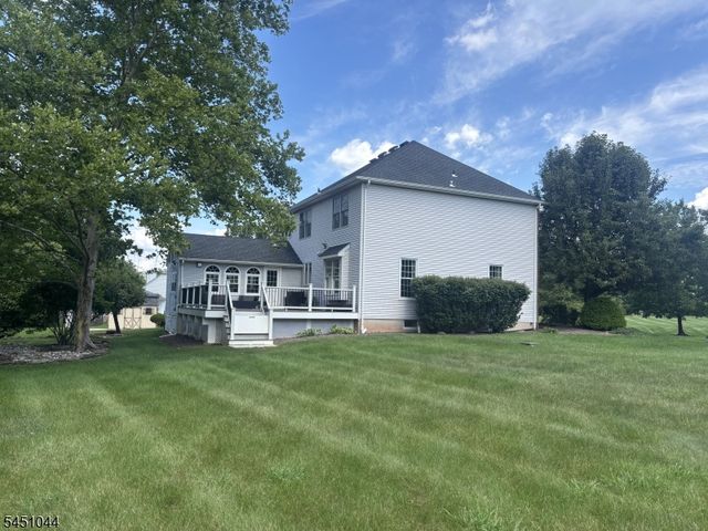 8 Stiles Ln, Franklin Twp., NJ 08823