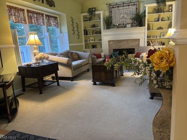 8 Stiles Ln, Franklin Twp., NJ 08823