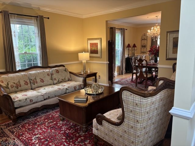 8 Stiles Ln, Franklin Twp., NJ 08823