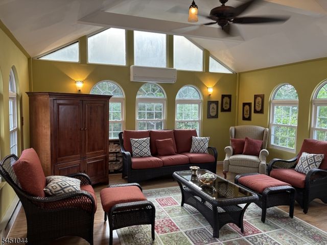 8 Stiles Ln, Franklin Twp., NJ 08823