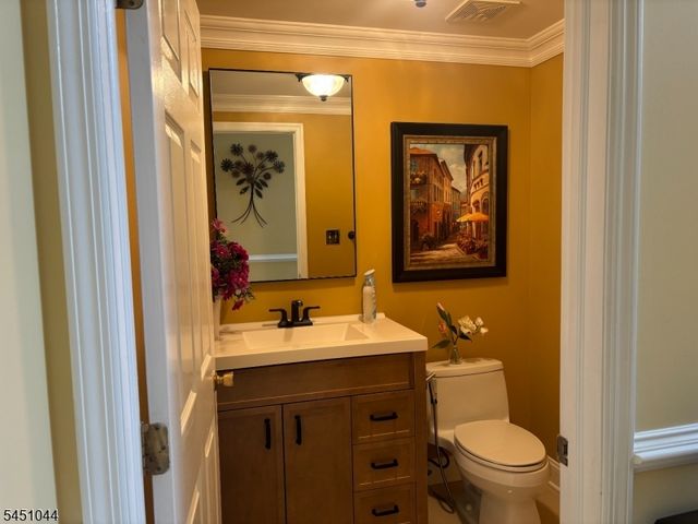 8 Stiles Ln, Franklin Twp., NJ 08823