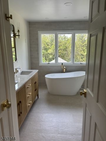 8 Stiles Ln, Franklin Twp., NJ 08823
