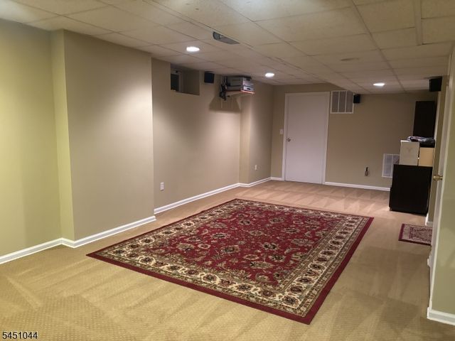 8 Stiles Ln, Franklin Twp., NJ 08823