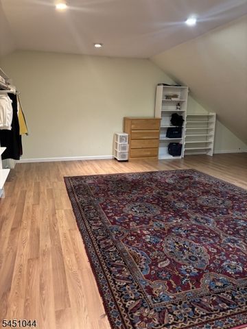 8 Stiles Ln, Franklin Twp., NJ 08823