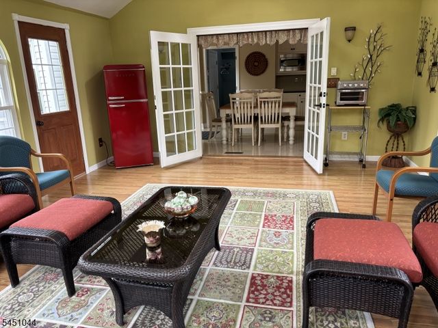 8 Stiles Ln, Franklin Twp., NJ 08823